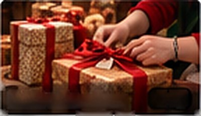 Des mains nouent un ruban rouge sur un cadeau